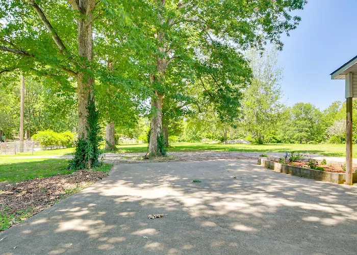 Expansive Family Home: 6 Mi To Dtwn Florence!