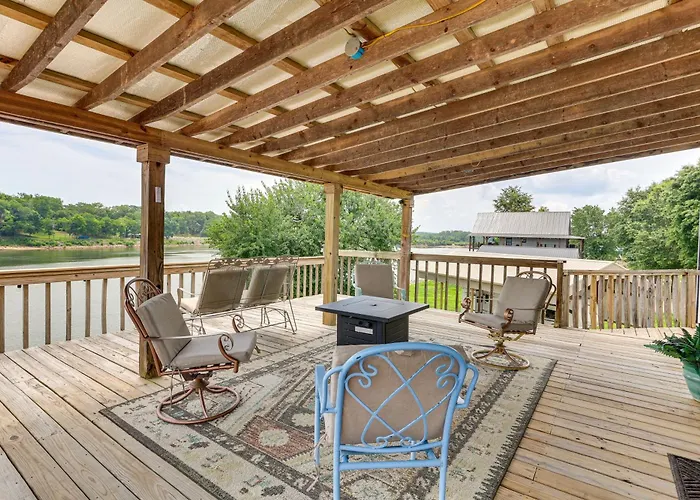 Tennessee River Retreat: Multi-Level Deck & Views