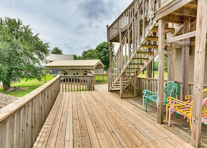 Tennessee River Retreat: Multi-Level Deck & Views