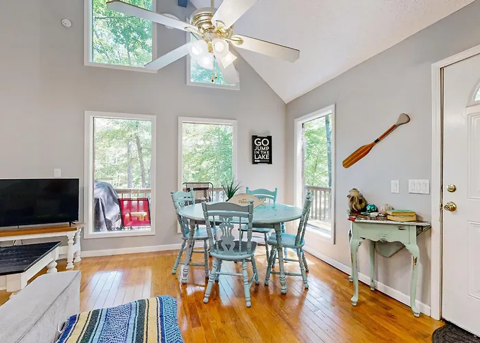 1 Mi To Pickwick Lake! Tranquil Wooded Cabin