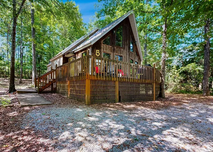 1 Mi To Pickwick Lake! Tranquil Wooded Cabin