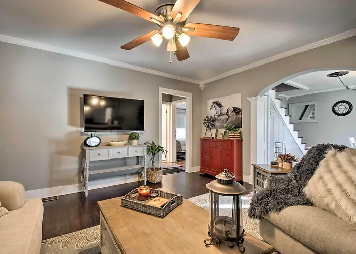 Modern Florence Getaway W/ Patio & Grill!