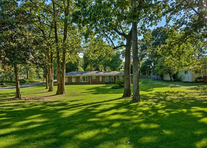 Charming Florence Getaway W/ Fireplace & Grill!
